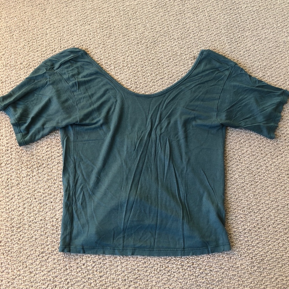 Loose teal cropped top w/ button back